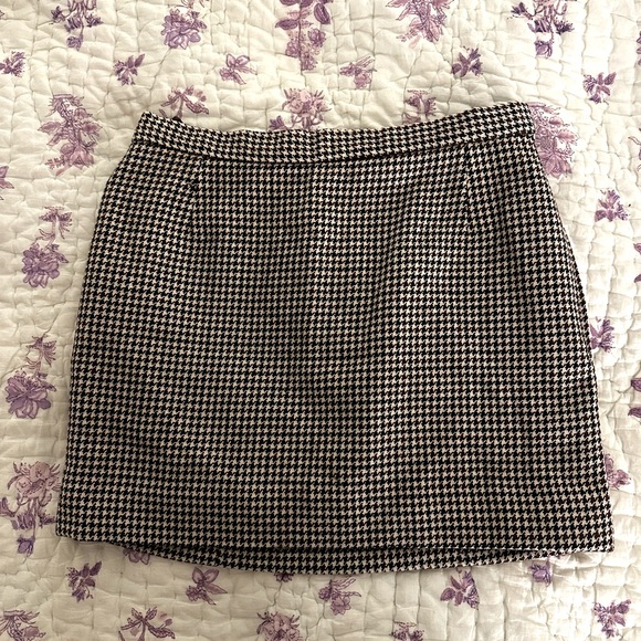 Vintage Houndstooth Burberry Wool skirt - Picture 1 of 5